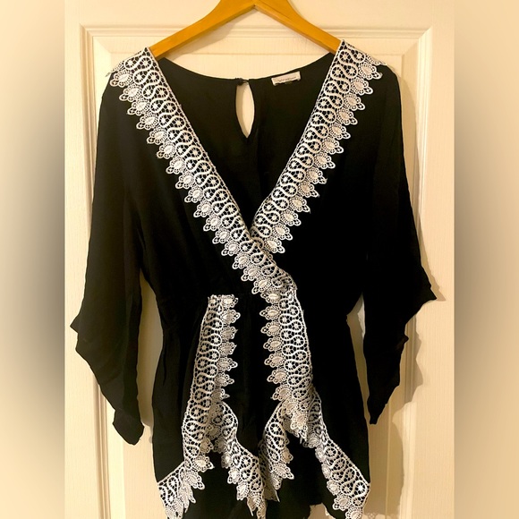 Beautiful Black & White Lace Romper. - Picture 2 of 4